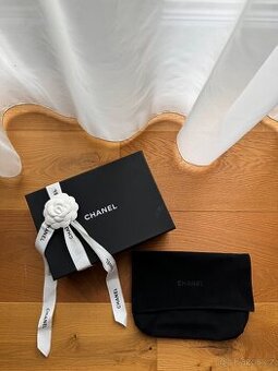 Chanel krabice a dustbag.