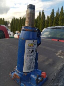 Malý hydraulický hever na 2 t