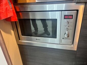 Mikrovlnná trouba + rameček pro zabudování do kuchyně