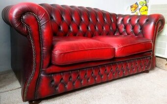 CHESTERFIELD KOŽENÁ SEDAČKA