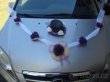 Svatební dekorace na ženichovo auto - fialovo-bílá