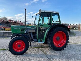 Traktor Fendt 250 S