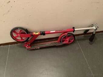 Koloběžka FERRARI.