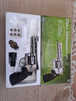 REZERVACE Revolver dan wesson 4" co2