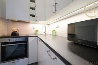 Prodej bytu 2+kk, OV, 45,1 m² + lodžie 6,1 m² + sklep 2,5...