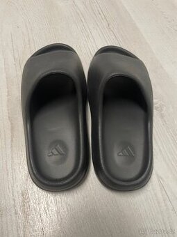 Yeezy slide 43