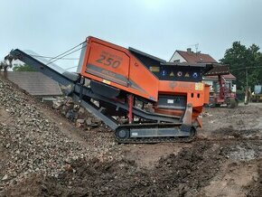 Drtič/drtička stavební suti, betonu, pařezů - 1