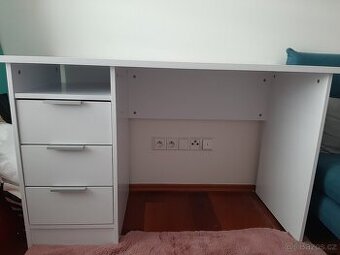 Psací stůl