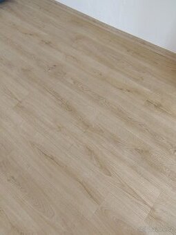 Linoleum a lišty v imitaci dřevěné podlahy, dekor dub - 1