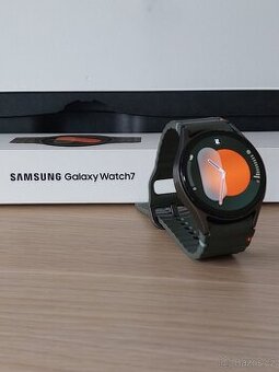 Samsung Galaxy Watch 7 40 mm ve velmi dobrém stavu.