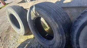 Pneu na nákladni vůz