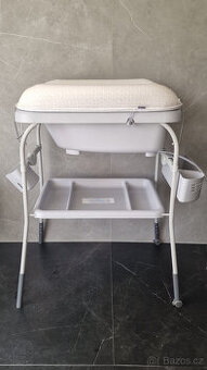 Přebalovací stolek s vaničkou Cuddle & Bubble