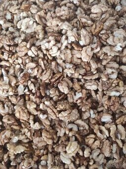 Loupané vlašské ořechy