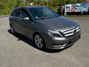 Mercedes-Benz B200 1.6i 115kw, r.2013, serviska