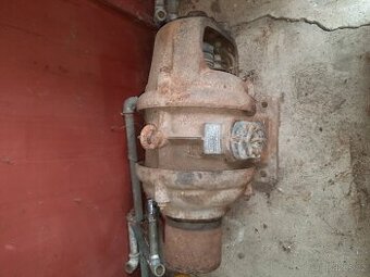 Třífázový motor Siemens, těžký na cirkulárku