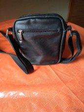 Taška přes rameno.