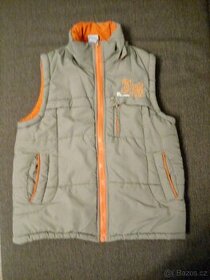 Chlapecká vesta velikost 8let