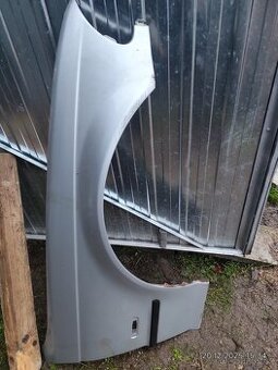 Prodam Pravý přední blatník na BMW e46 stribrný