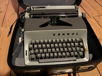 Přenosný psací stroj Consul 221.1 (r.1970) – sběratelský set