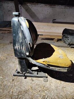 Prodám sedačku na Zetor 5911.