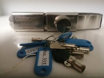 Nerezový zámek na zadní dveře nástaveb nákladních vozidel