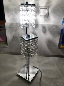 Krásná křišťálová stolní lampa a závěsná lampička