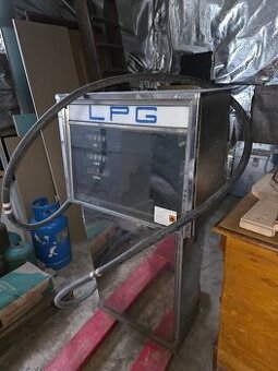 Výdejní stojan LPG phm NEREZ dekorace