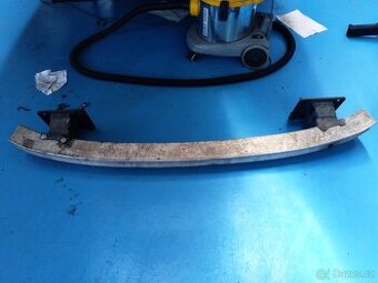 Výztuha zadního nárazníku mercedes R Classe