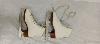 Různé dívčí brusle