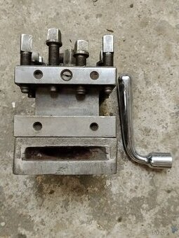 Nouzová hlava soustruh