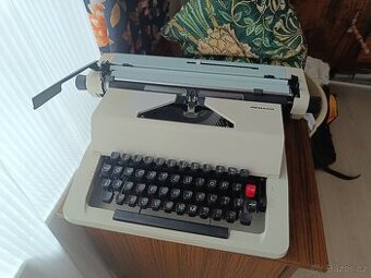 Psací stroj REMAGG – plně funkční, krásný retro kousek
