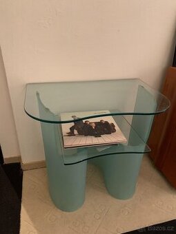 Designovaný stolek For Example