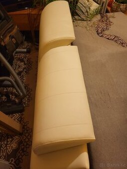 Daruji postel za odvoz bez matrací a roštů