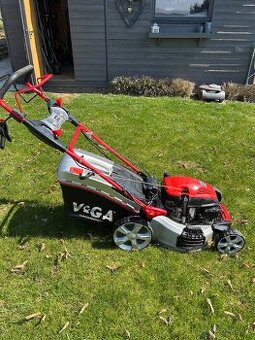 Benzínová sekačka s pojezdem