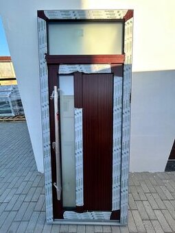 Vchodové PVC dveře