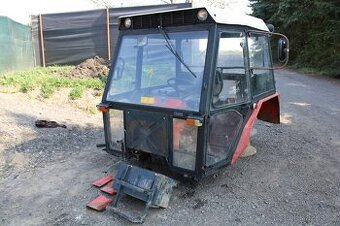 Zetor 7211 kabina kompletní pěkný stav 1