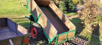 Hydraulický sklápěcí přívěs.