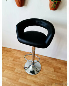 Barová židle (k dispozici 3 kusy za 1500kč)