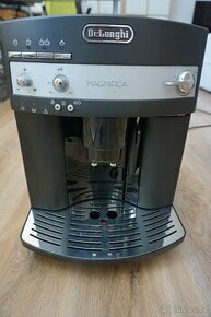Zánovní kávovar De'Longhi ESAM 3000 B Magnifica