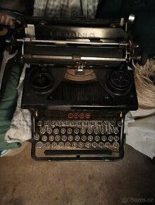 Starožitný psací stroj URANIA