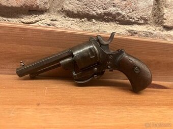 Historický revolver 320 - 1
