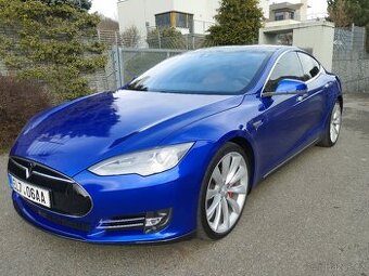 TESLA MODEL S 85D, 4x4 ,1 MAJITEL,NABÍJENÍ ZDARMA