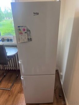 Lednička Beko CSA 270M31WN