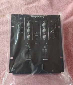 Nový zesilovač QSC GX5, RACK, DB DISPLAY MK II NUMARK M2