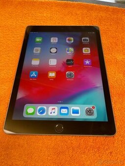 Apple iPad (5.generace) 32GB v top stavu - 1