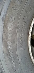 Prodám pneu Sor 285/70/19.5 a pneu MB, 205/215/75/ 17.5 - 1