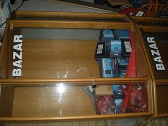 prosklene vytrinky + stojan na CD/hry atd...