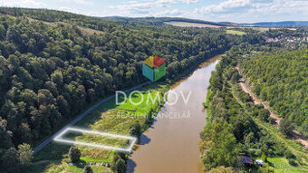 Pozemek přímo u řeky Berounky o výměře 1665 m2 v obci Žlouko - 1