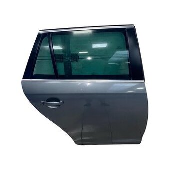Pravé zadní dveře šedá metalíza LD7X VW Golf 5 kombi 2010