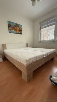 Postel 180x200 + matrace + noční stolky